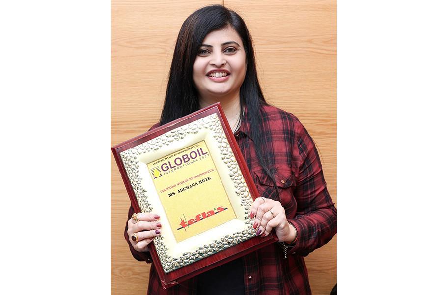 Mrs. Archana Suresh Kute (MD-The Kute Group) received Inspiring Woman Entrepreneur Award